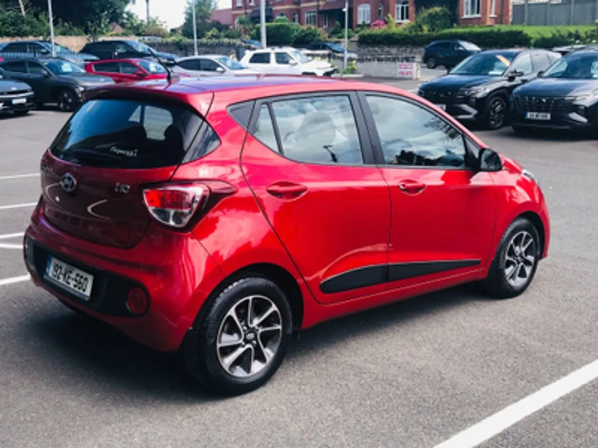 Hyundai i10 Deluxe 1.0 Petrol - Image 4