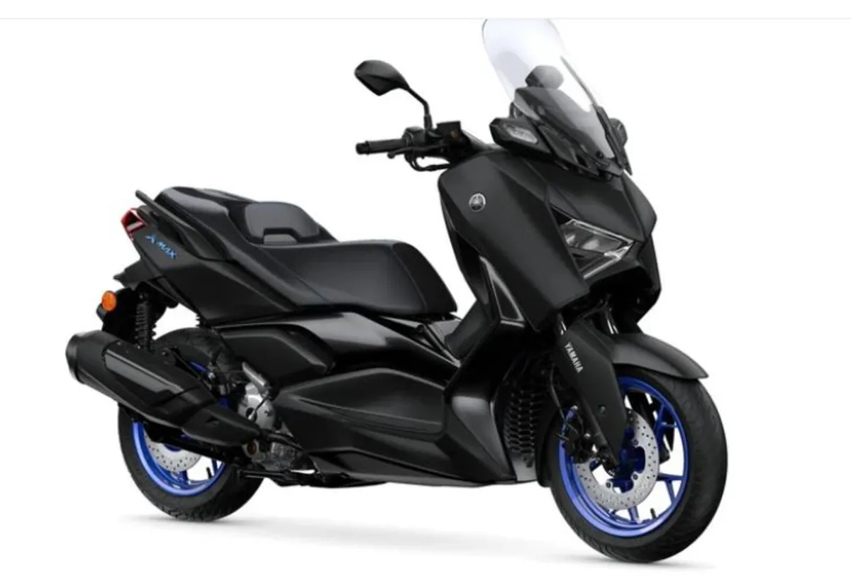 NEW OFFER YAMAHA XMAX 300 FREE URBAN PACK MOTO4U - Image 4