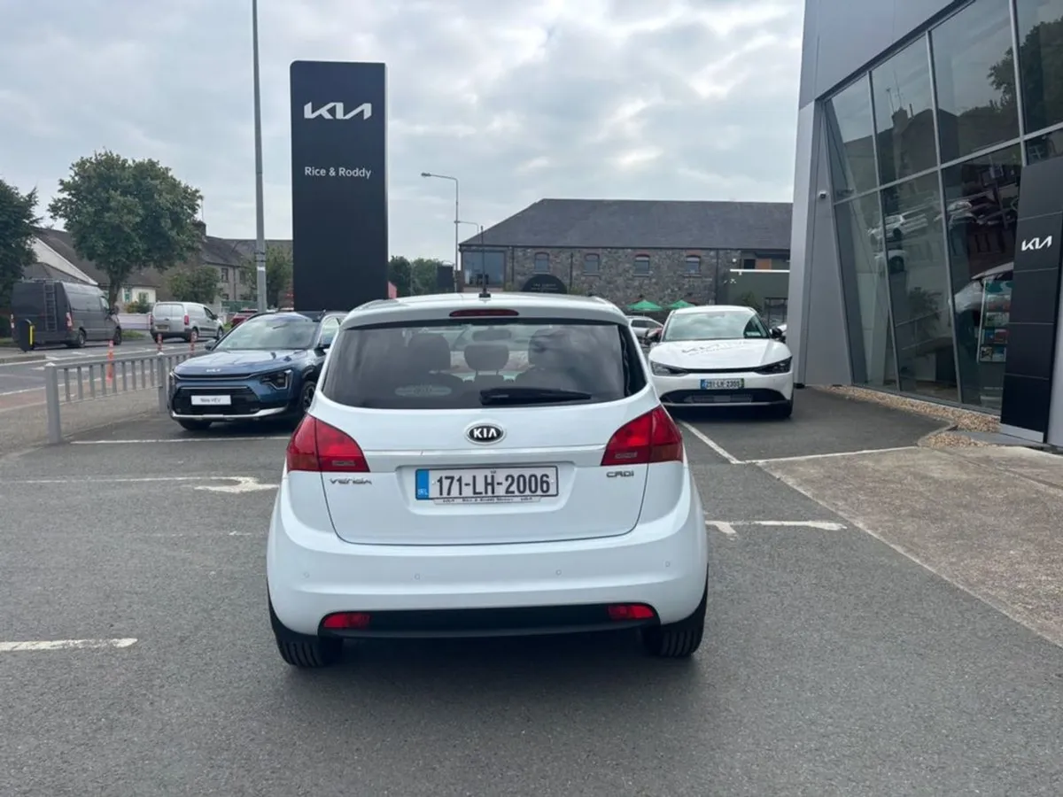Kia Venga 1.4 Elite Diesel 5DR - Image 3