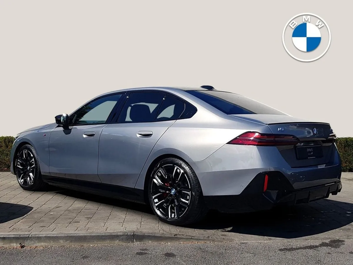 BMW i5 M60 Xdrive - Image 3