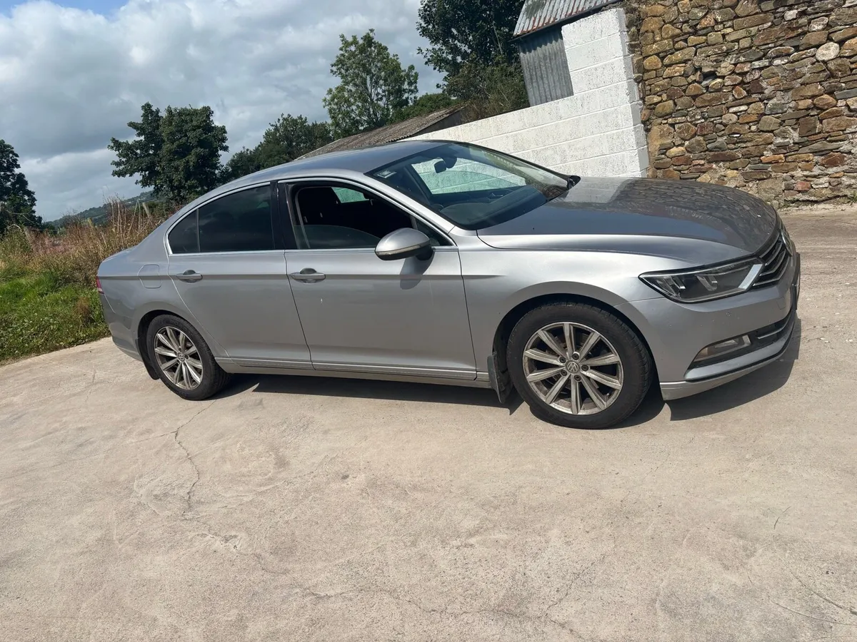 Volkswagen Passat - Image 2