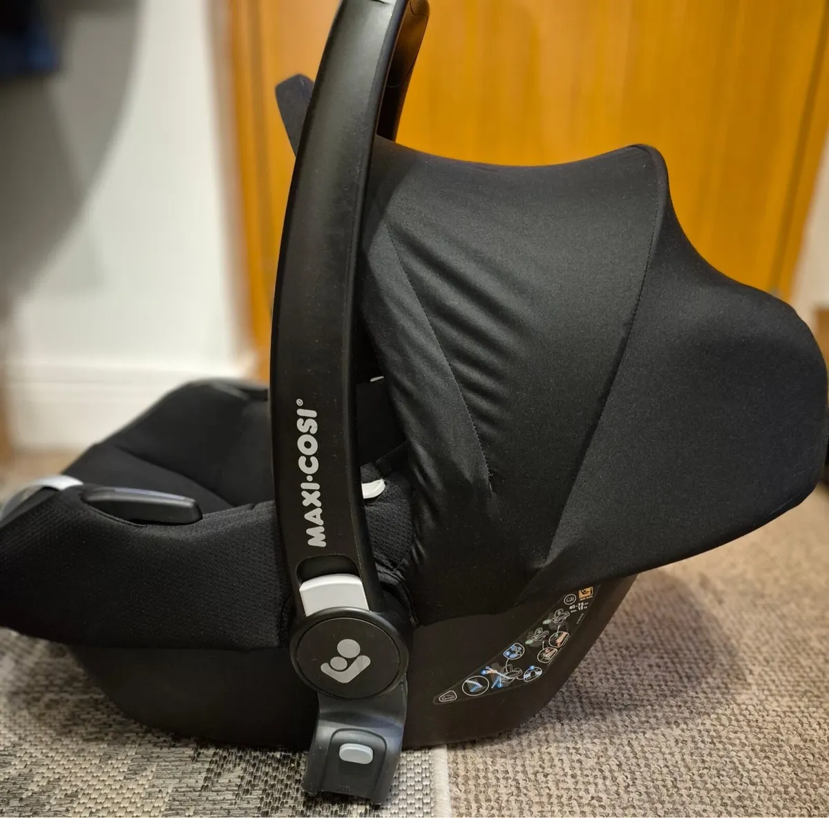 Maxi Cosi Car Seat - Image 1
