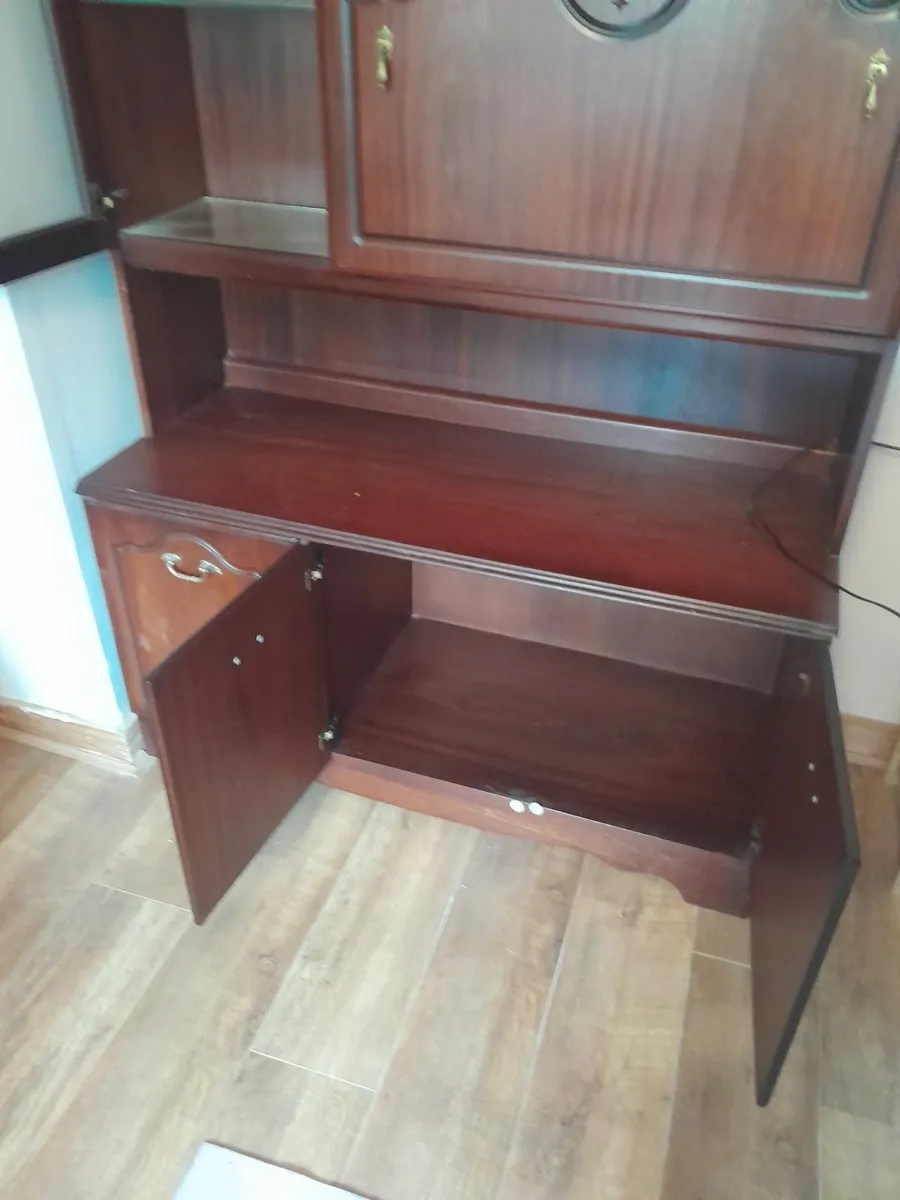 Drinks  glasses and storage cabinet - Image 3