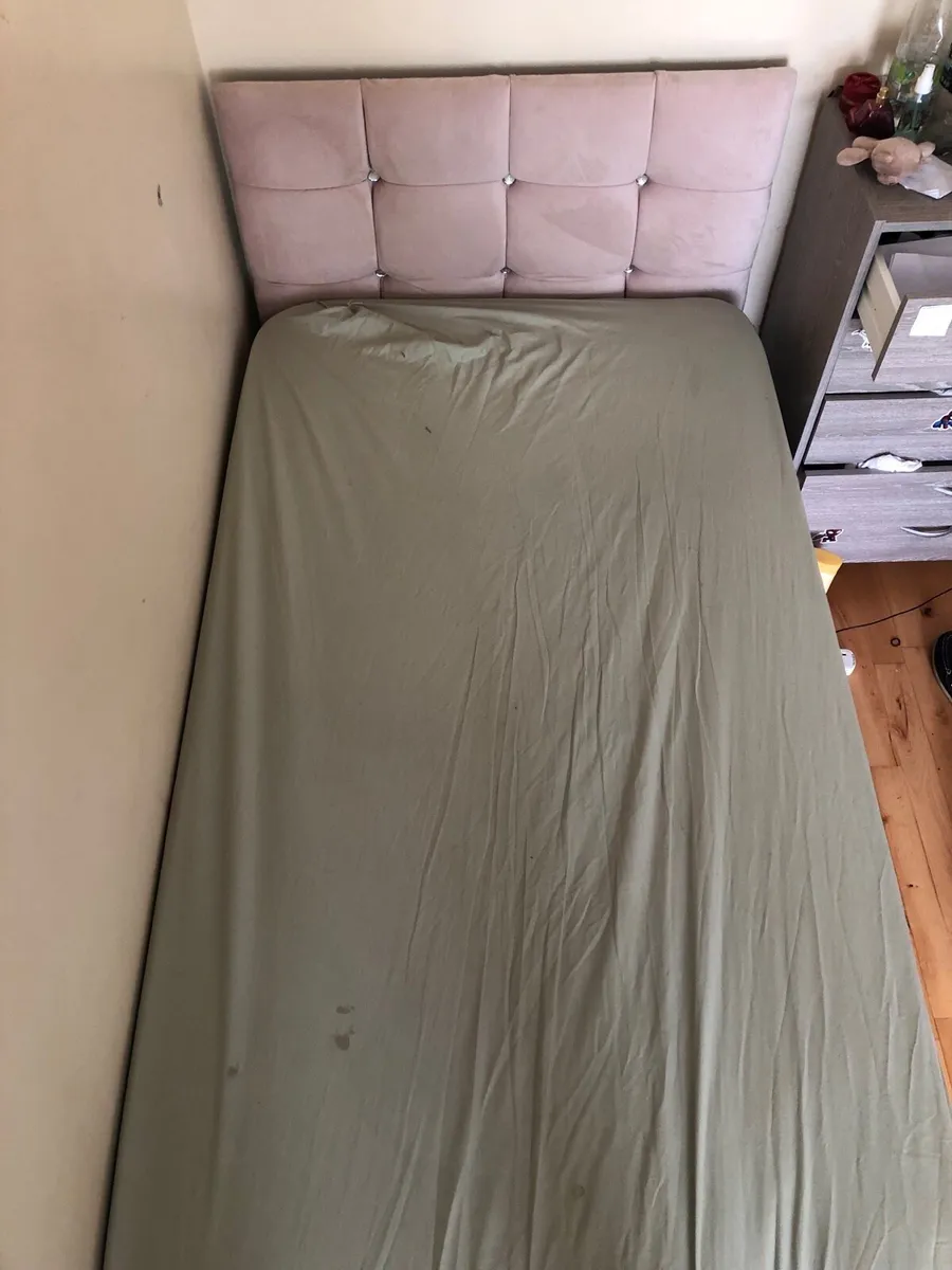 Single pink bed - Image 2