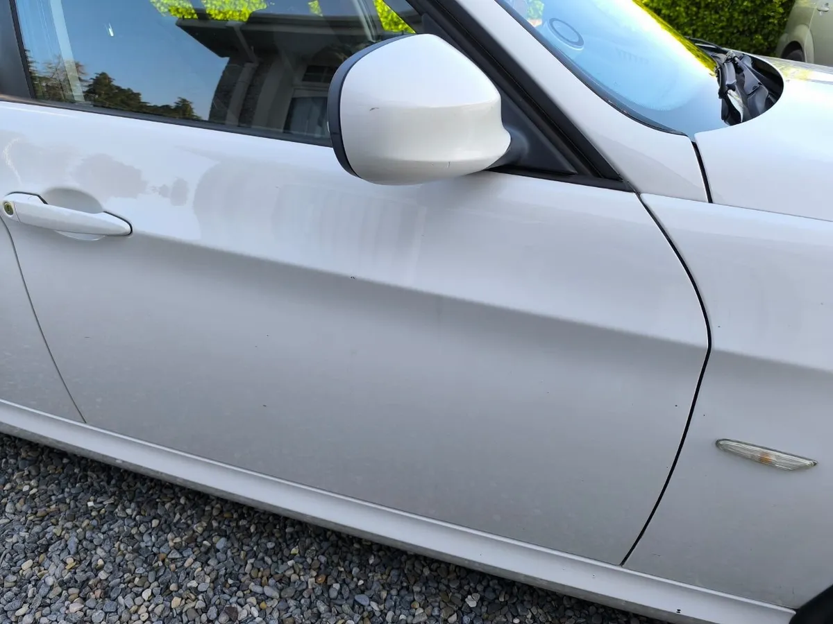 BMW 3-Series 2011 - Image 2