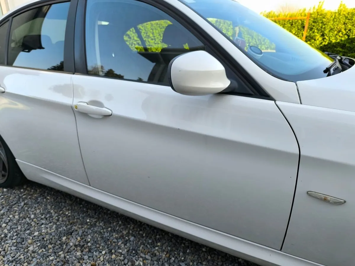 BMW 3-Series 2011 - Image 4