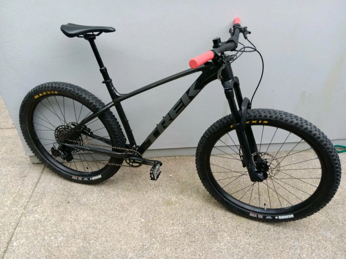 Trek Roscoe 7 mountain bike - Image 1