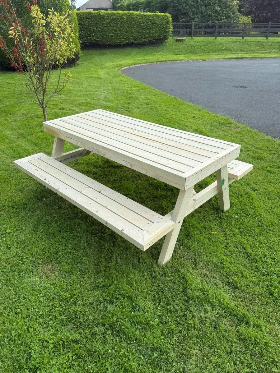 Picnic table - Image 1