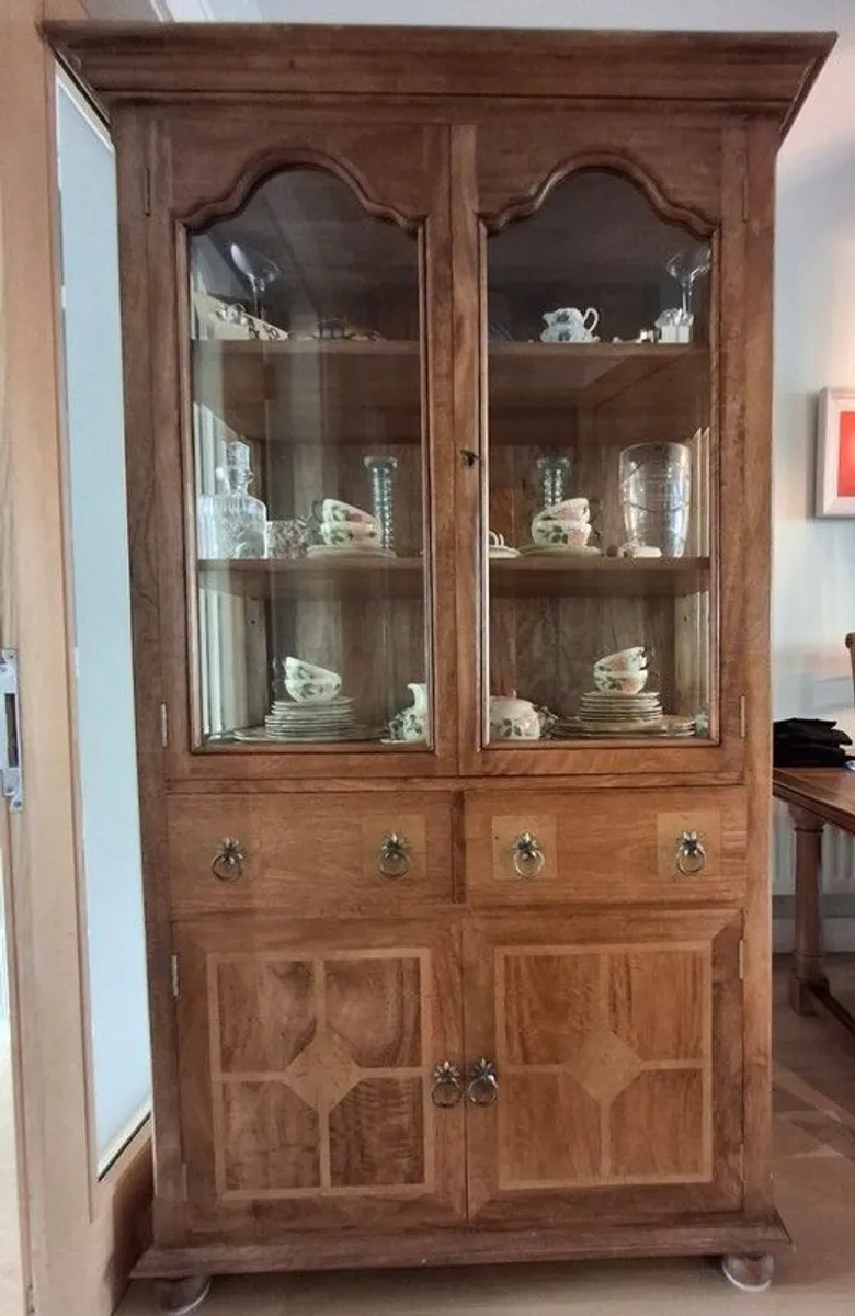 Flagstone Display Cabinet - Image 3