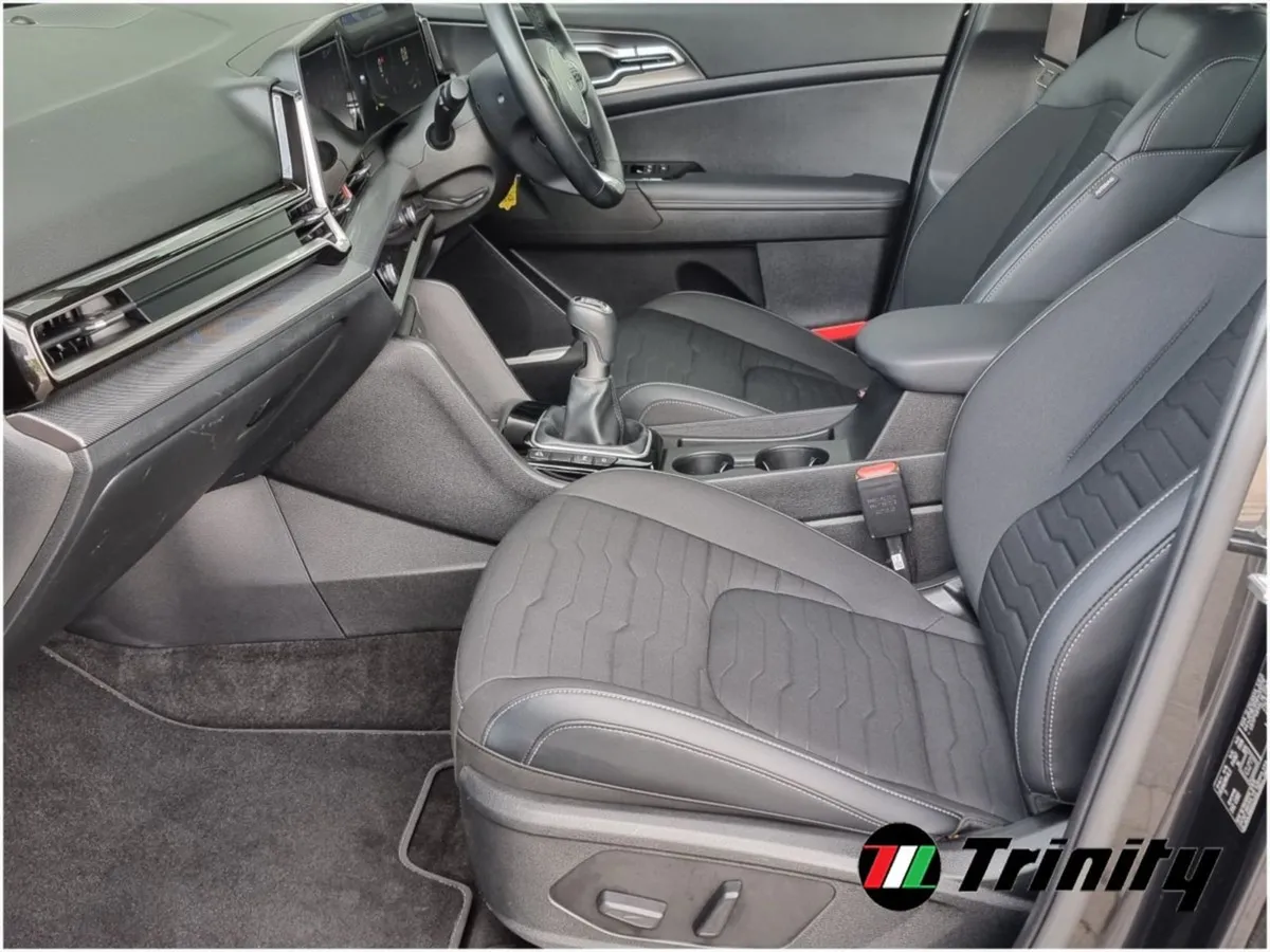 Kia Sportage  K3 Diesel Mhev Stunning Spec low Mi - Image 4