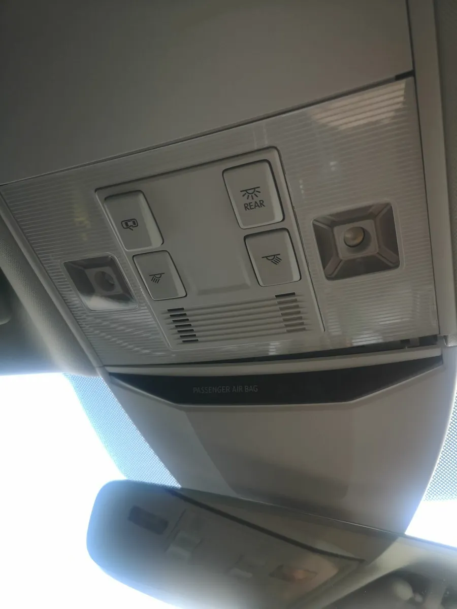Volkswagen Passat 2021 - Image 2