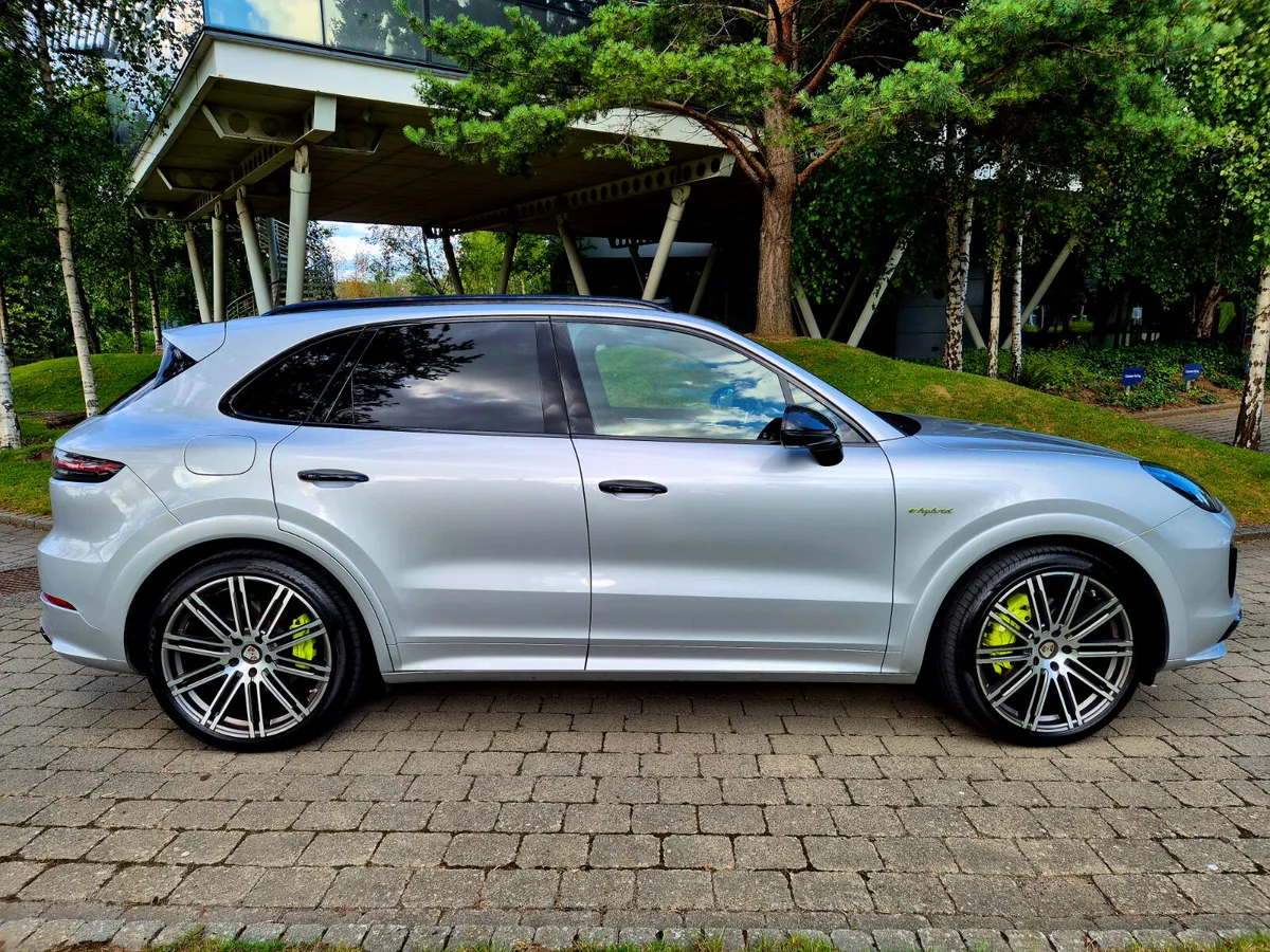 Porsche Cayenne 3.0 Platinium Edition E-hybrid - Image 2