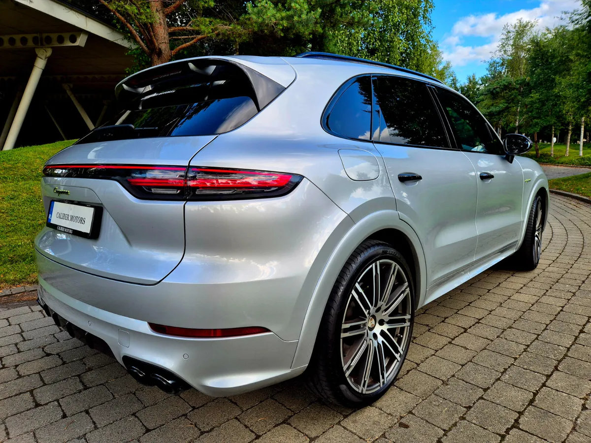 Porsche Cayenne 3.0 Platinium Edition E-hybrid - Image 3