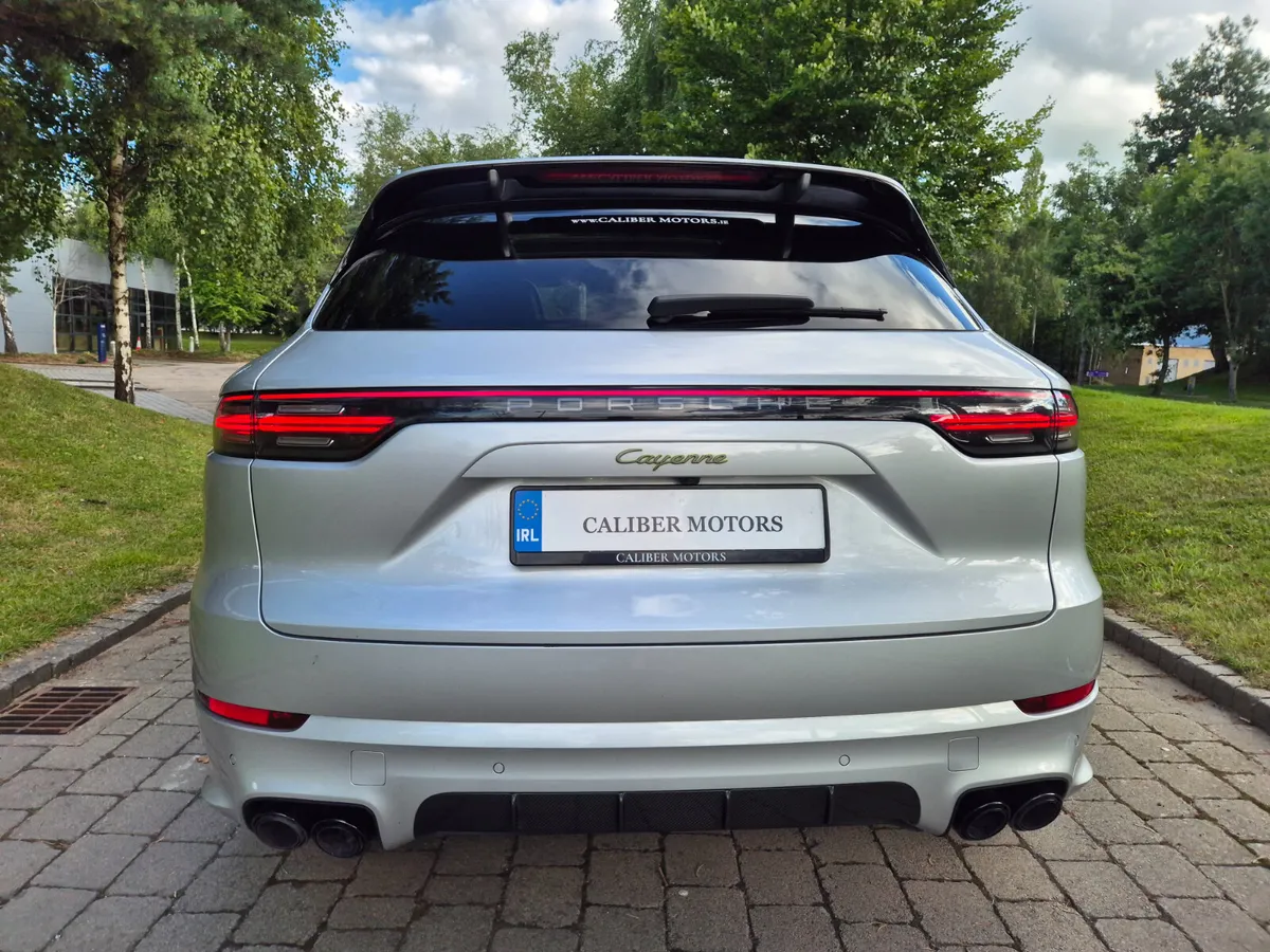 Porsche Cayenne 3.0 Platinium Edition E-hybrid - Image 4