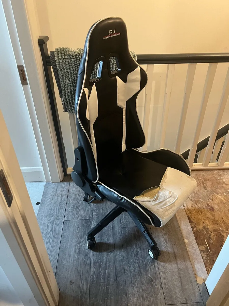 Used gaming chair - Image 2