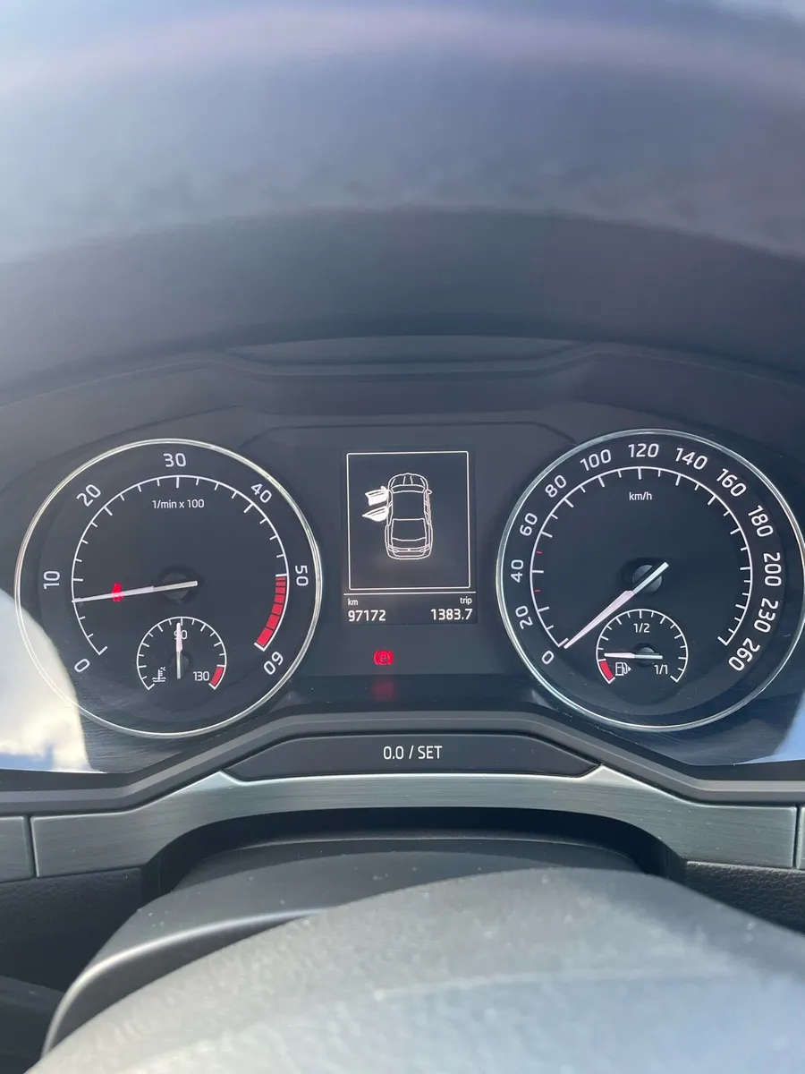 SKODA SUPERB AMBITION 1.6TDI 120BHP - Image 2