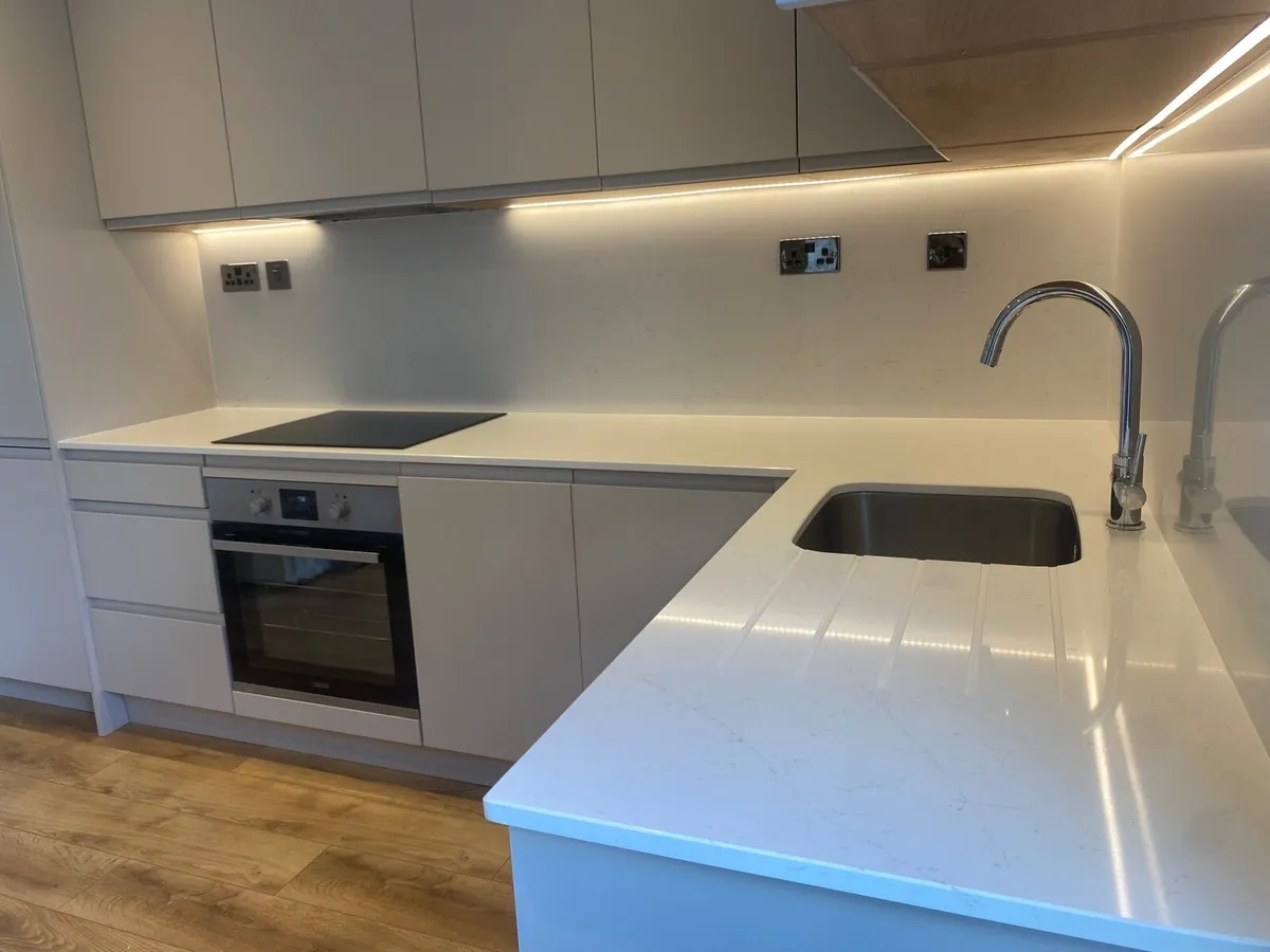 Quartz countertop - Image 1