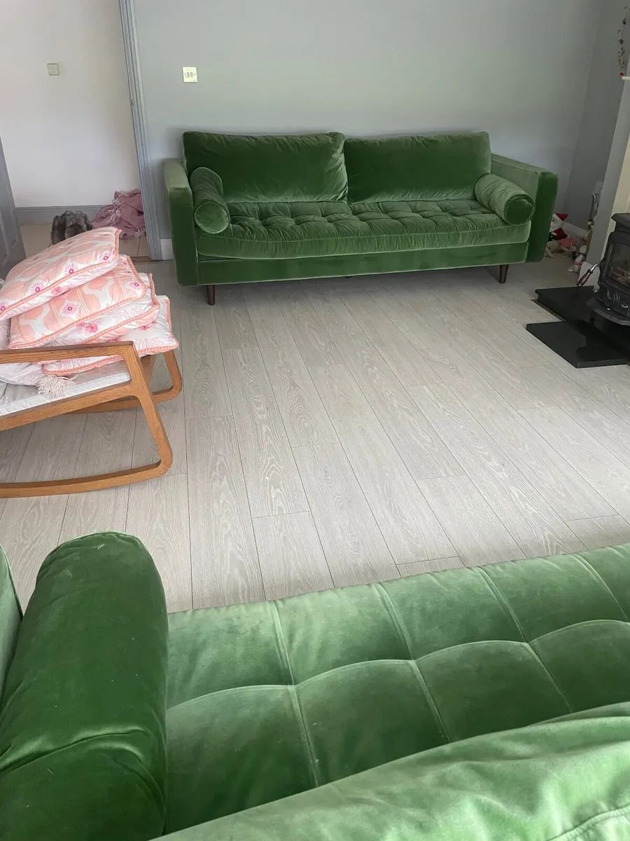 A sofa - Image 3