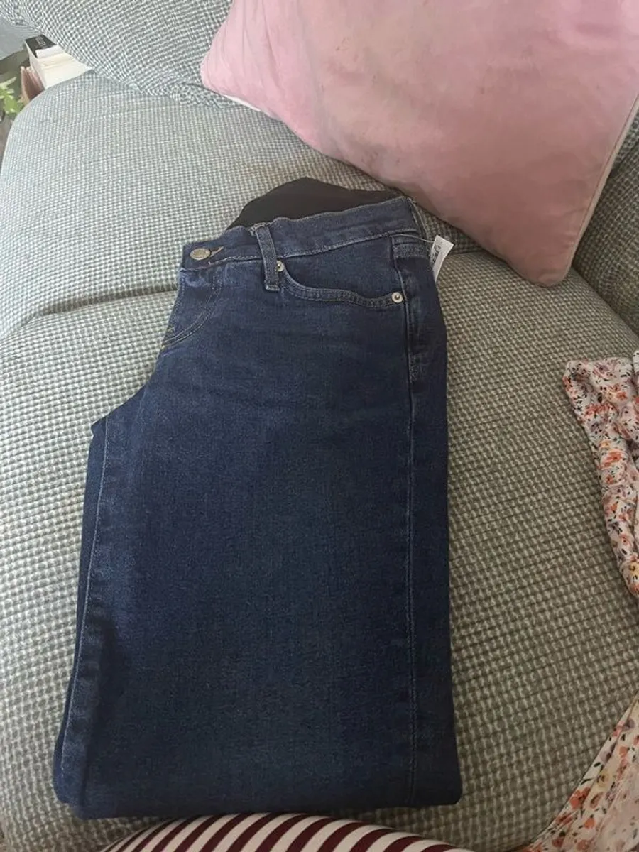 GAP 26 inch maternity jeans - Image 1