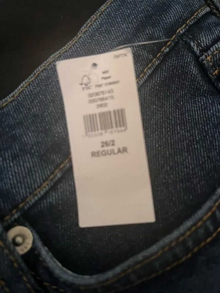 GAP 26 inch maternity jeans - Image 3