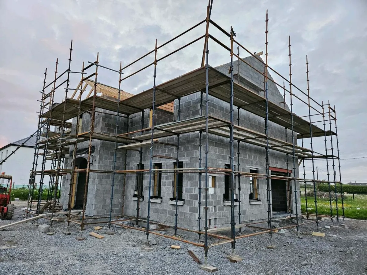 Scaffolding 2500 sq ft house - Image 2