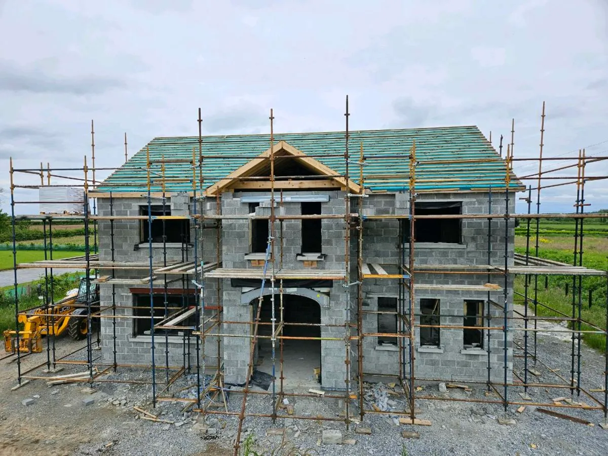 Scaffolding 2500 sq ft house - Image 1