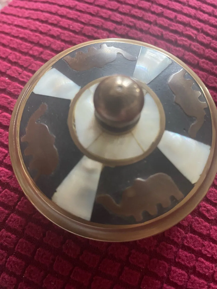 Vintage Brass/ Copper/ Mother of Pearl Ring Box - Image 2