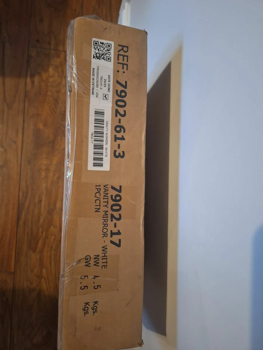 Vanity Mirror (New in Packaging) - Image 2