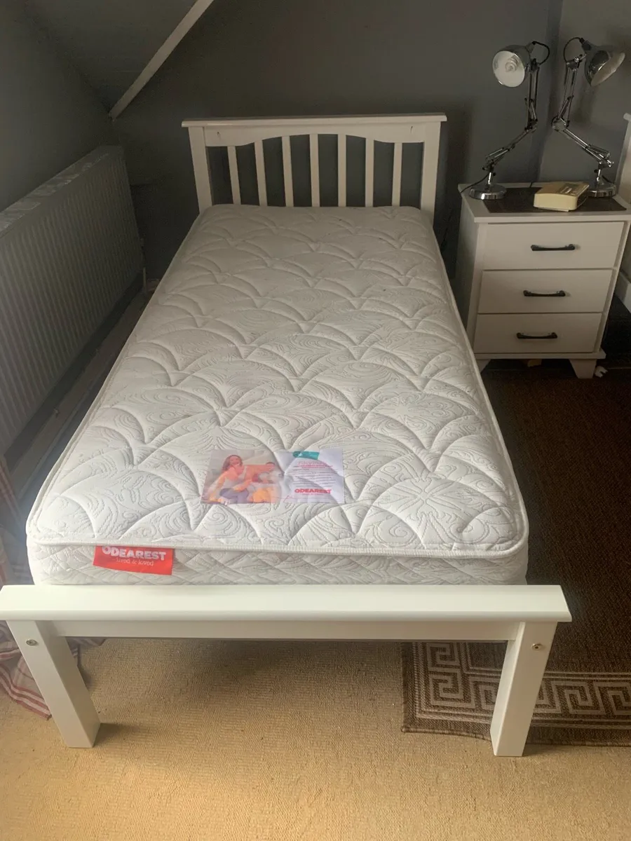 Single beds - Image 1