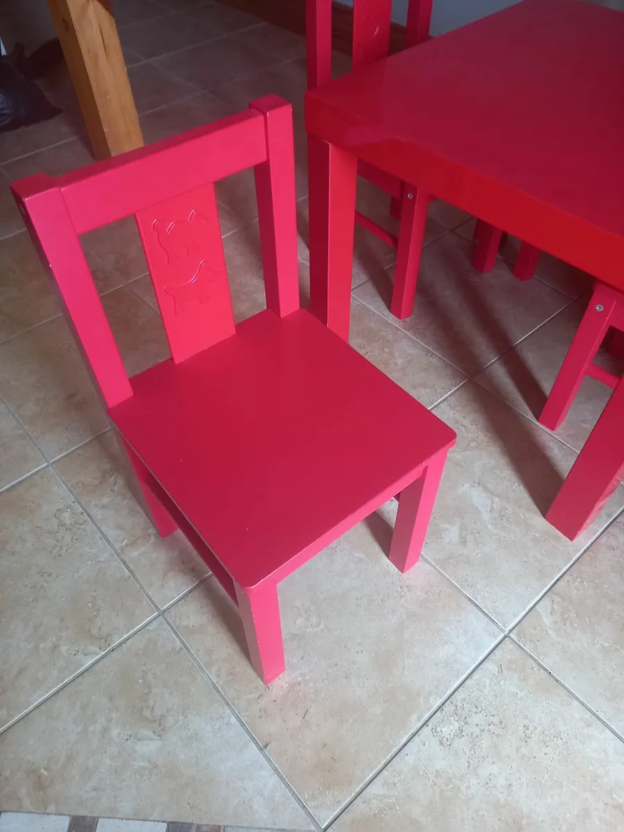 Childrens Table and chairs (Ikea - Kritter) - Image 3