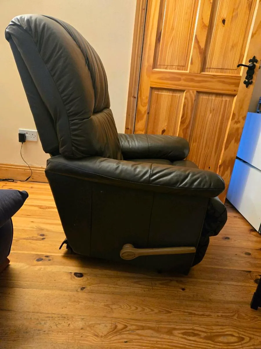 Brown Leather Lazy Boy Recliner Chair - Image 3