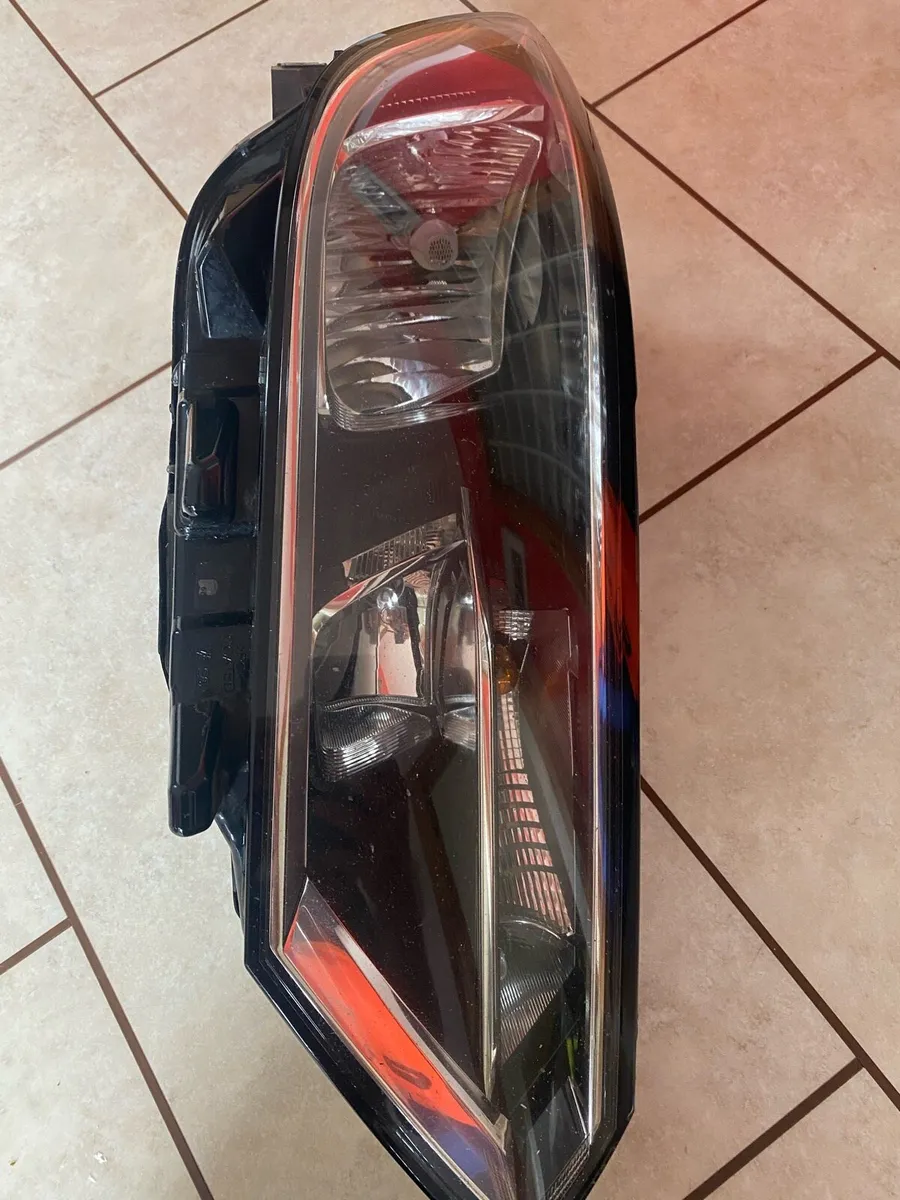 Headlamp for VW Passat 2018 - Image 1