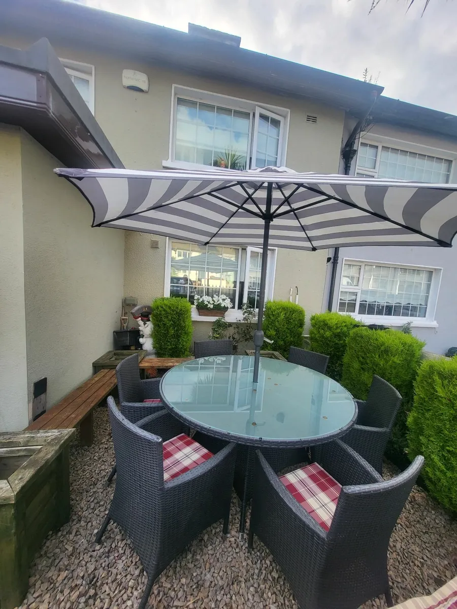 Garden furniture - Image 1