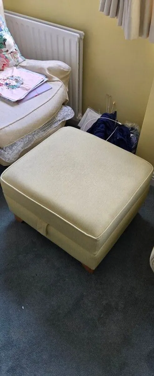 3 Piece suite with footrest - Image 2