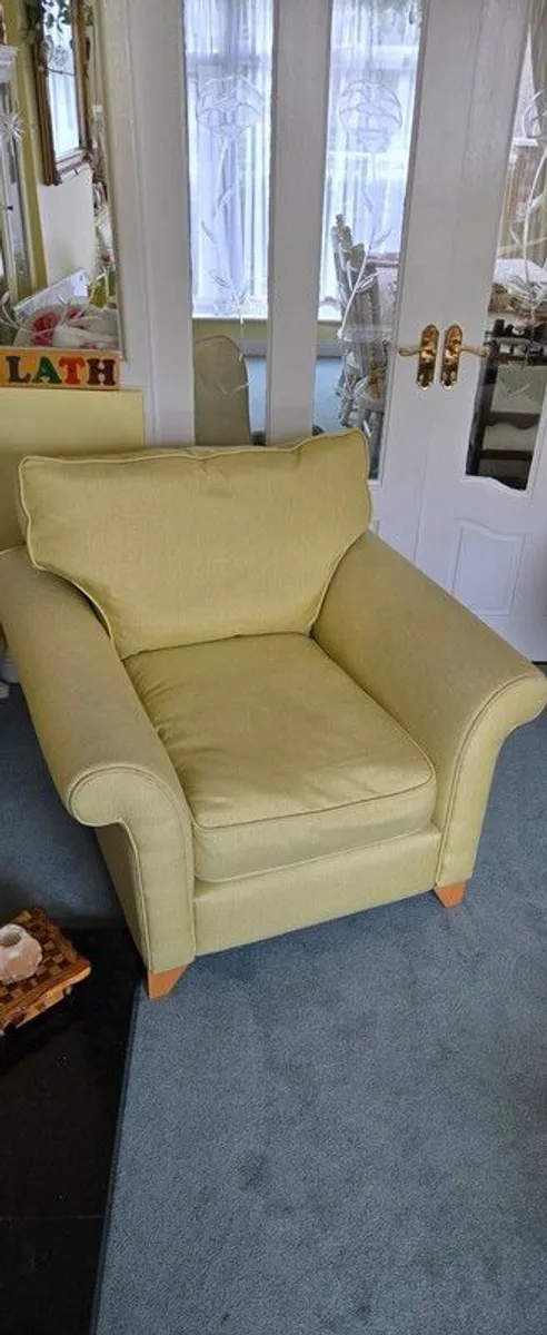 3 Piece suite with footrest - Image 4