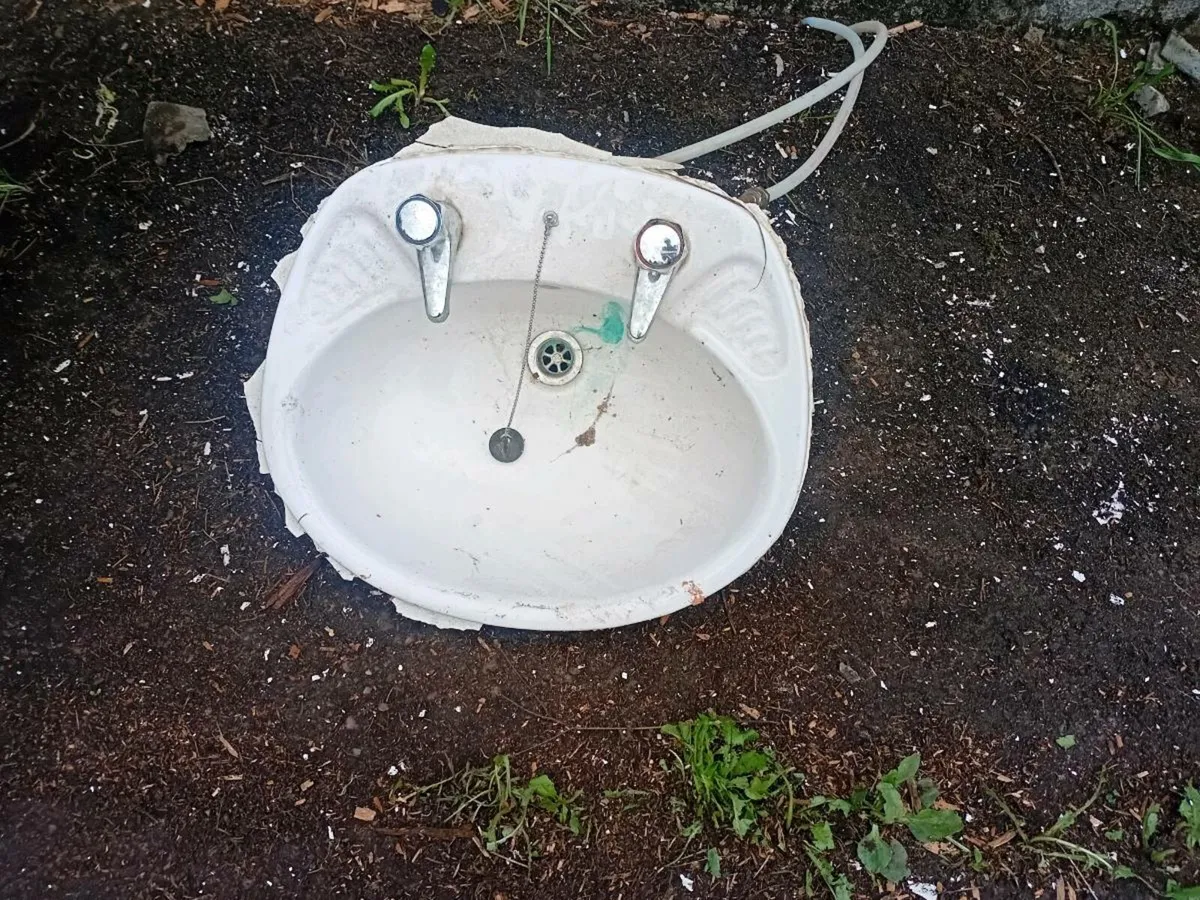 Bathroom sink