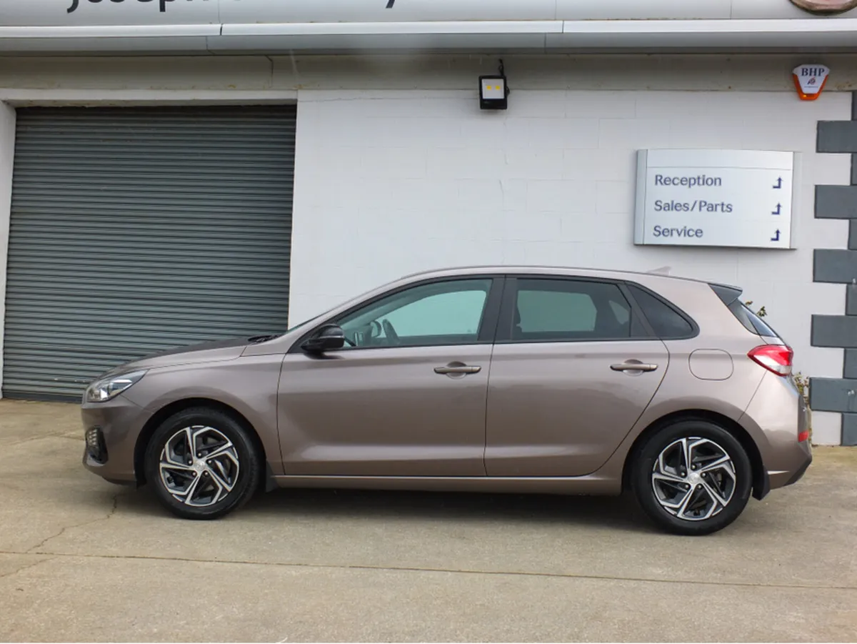 Hyundai i30 Deluxe - Image 3