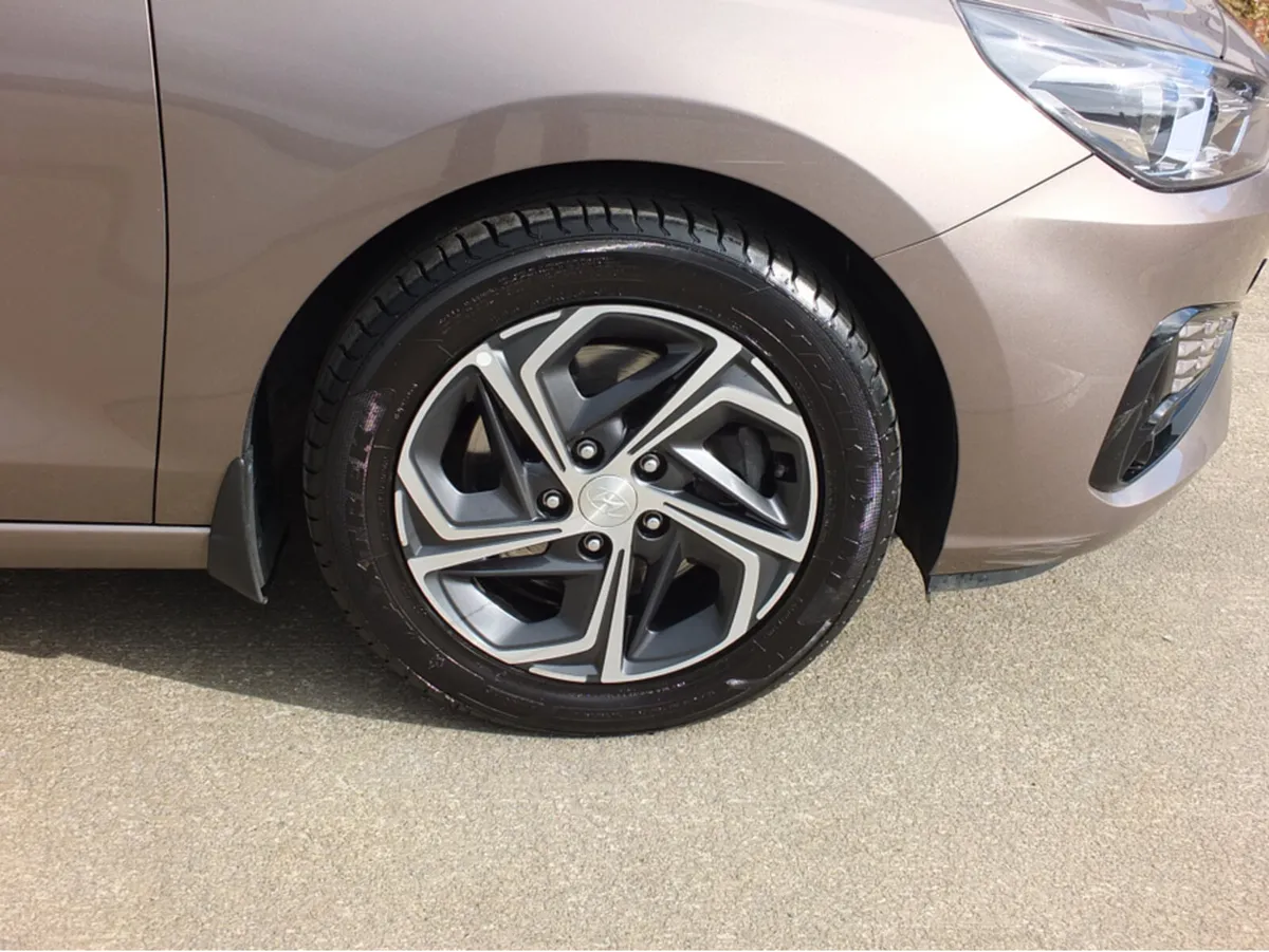 Hyundai i30 Deluxe - Image 4