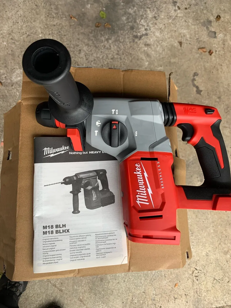 Milwaukee batteries and power tools - Image 1