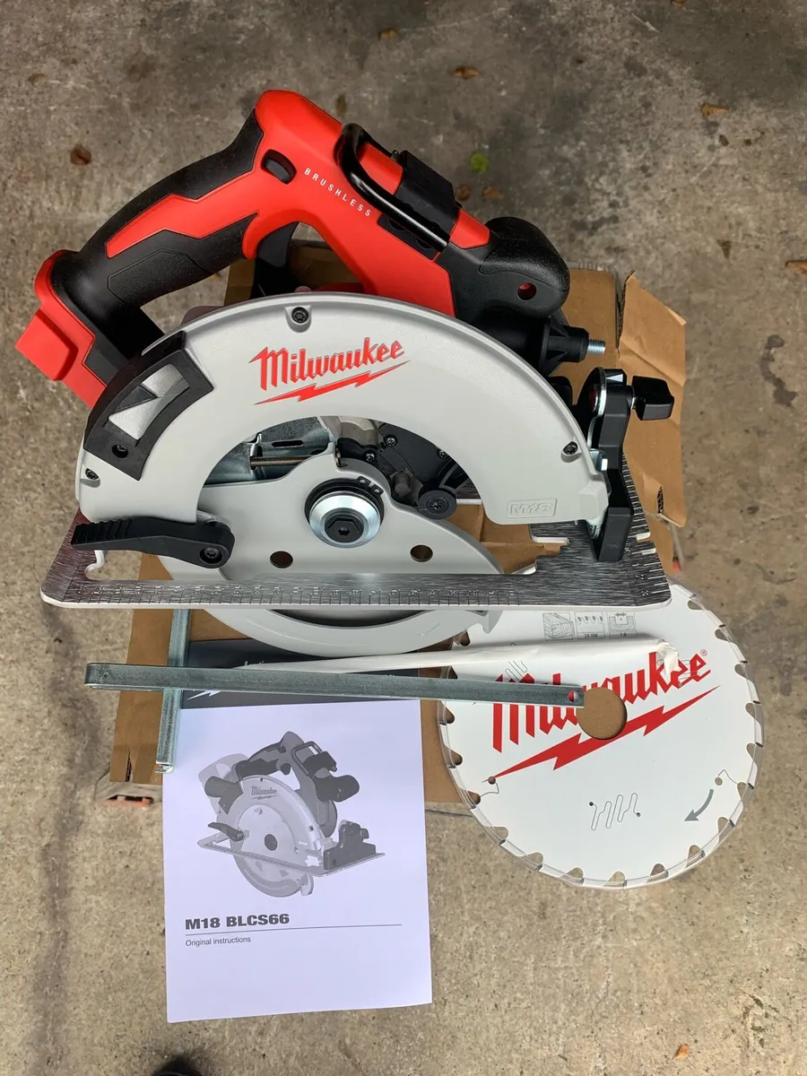 Milwaukee batteries and power tools - Image 2