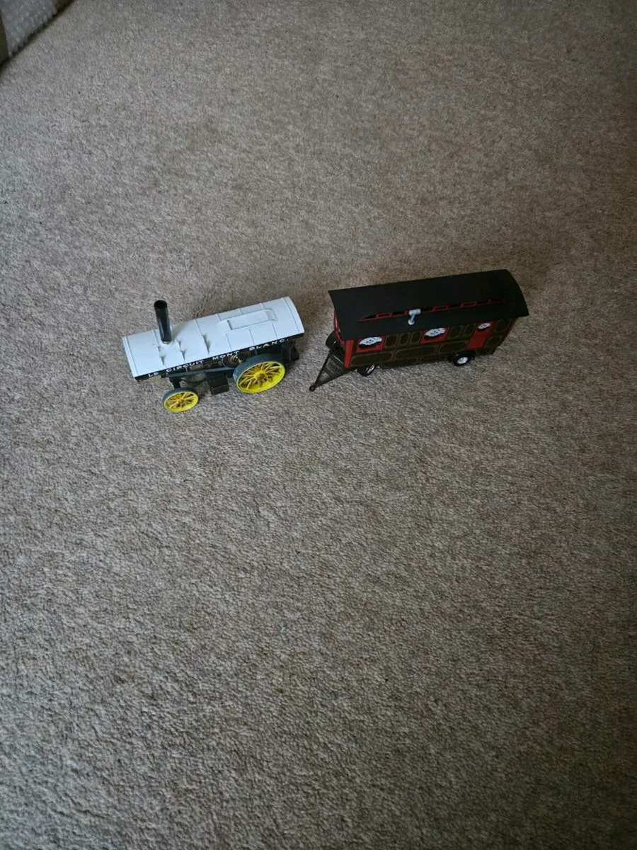 Corgi Steam Traction Engine and Caravan - Image 1