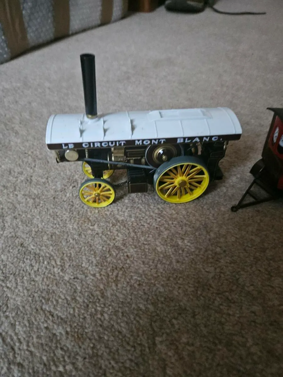 Corgi Steam Traction Engine and Caravan - Image 2