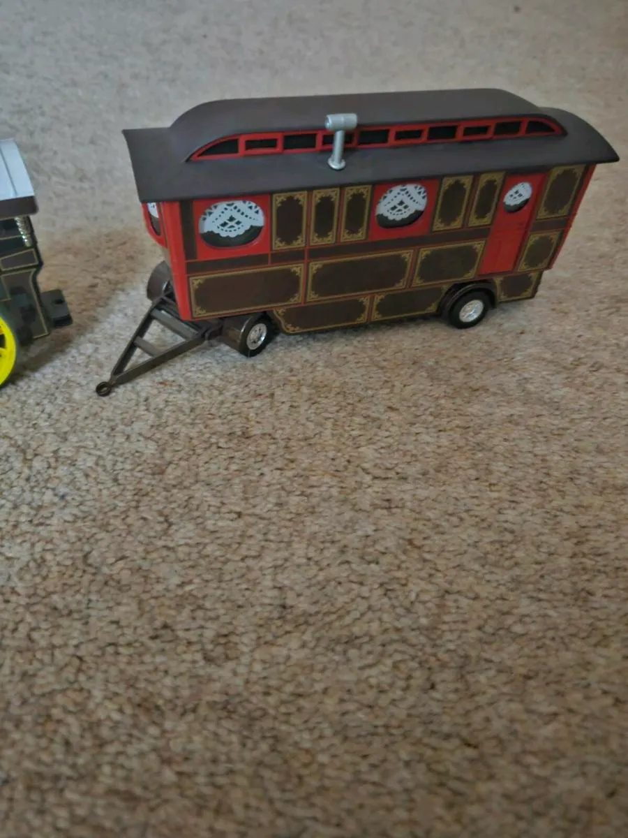 Corgi Steam Traction Engine and Caravan - Image 3