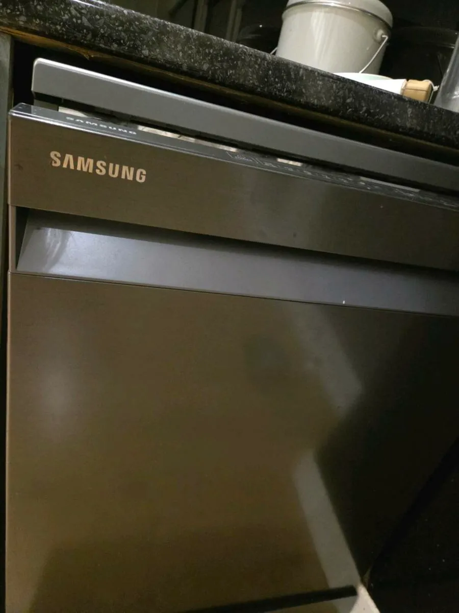 DISHWASHER - Image 1