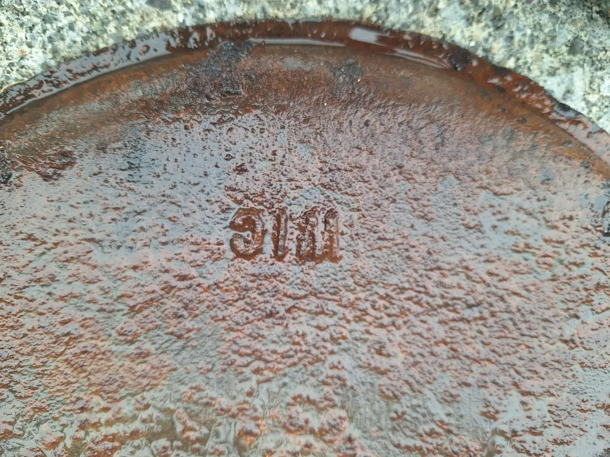 Iron pan and iron lid - Image 2