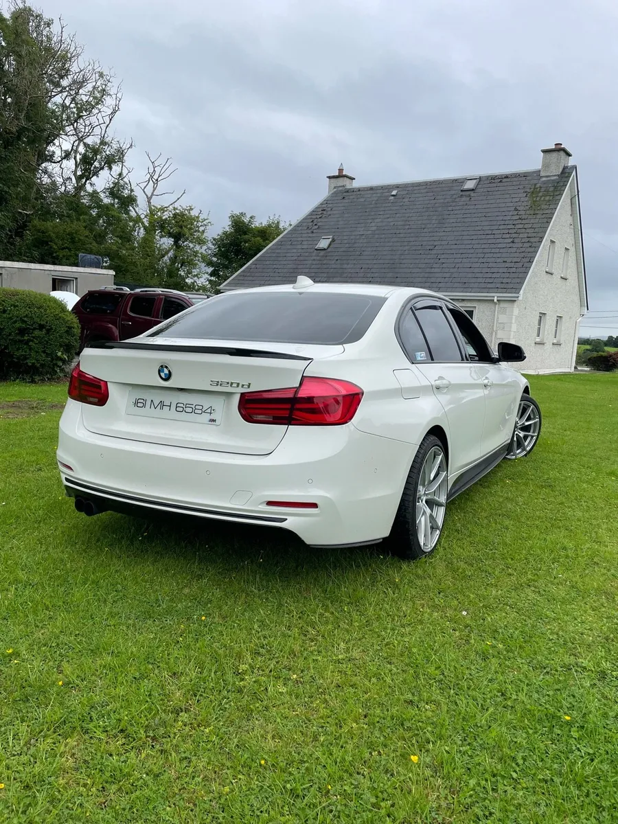 BMW 320 - Image 2