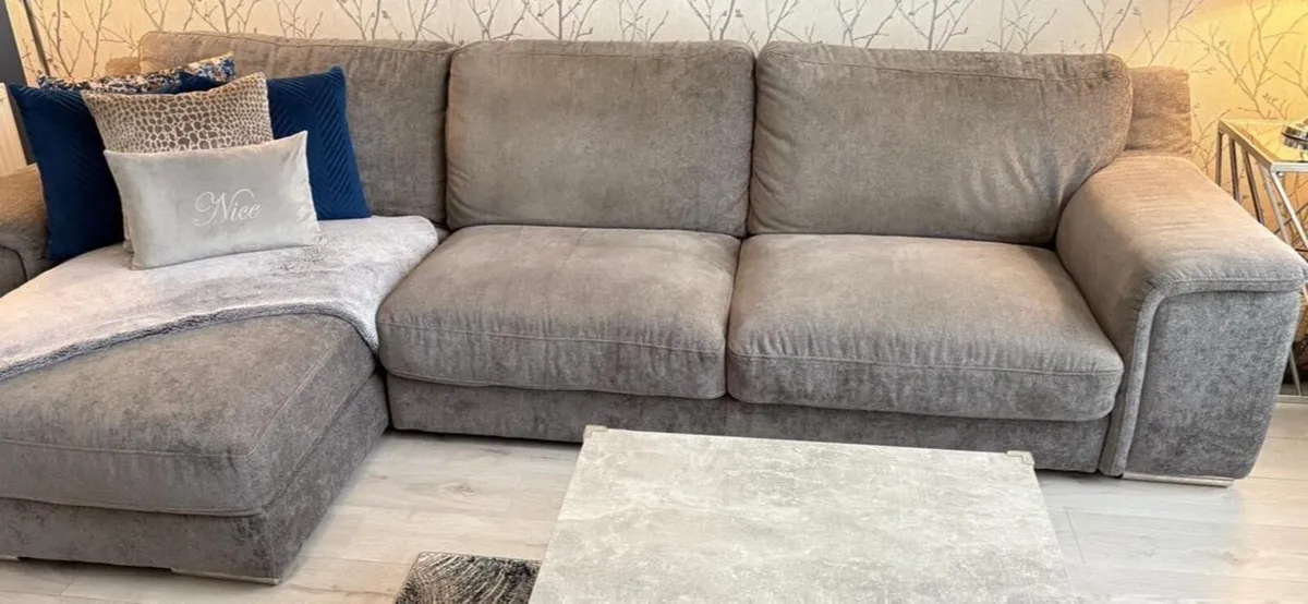 L shape sofa - Image 1