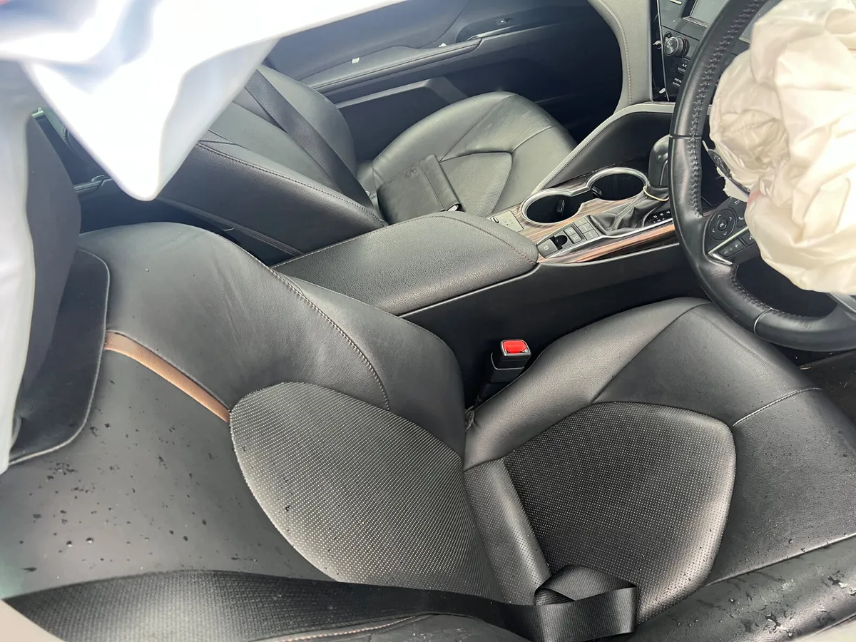2020 Toyota Camry 2.5 Hybrid Platinum - Image 2