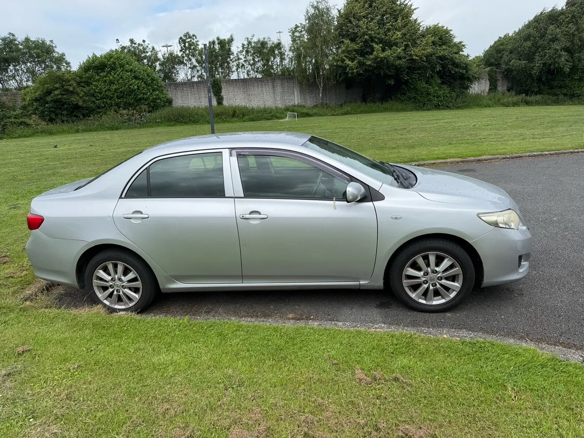 Toyota corolla - Image 2
