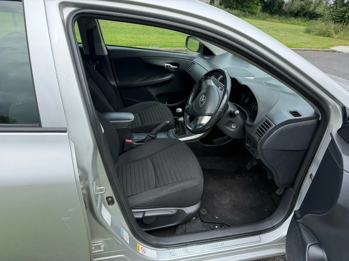 Toyota corolla - Image 3